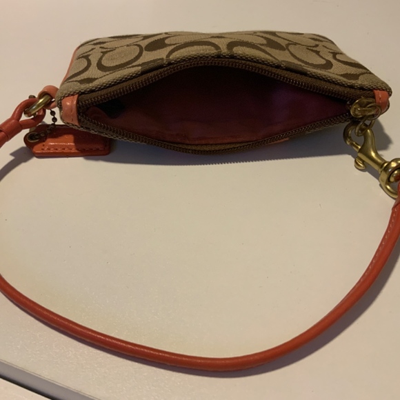 Wristlet In Colorblock Signature Canvas - Picture 2 of 2